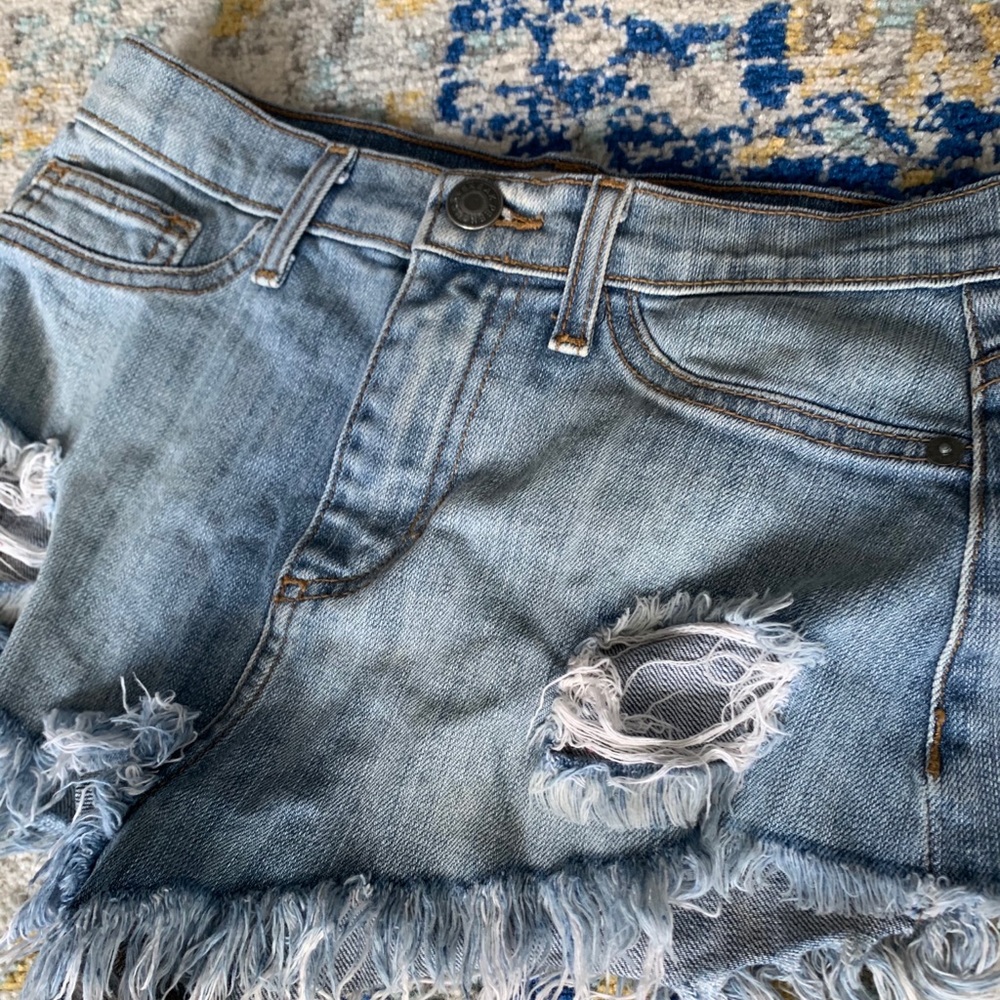 Lulus Sneak Peek Light Wash Jean Shorts Sz Small